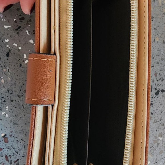 Ladies Wallet - Picture 2 of 5